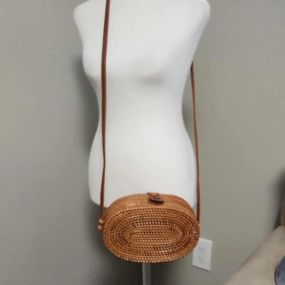 Oval - Picture 6 of 7